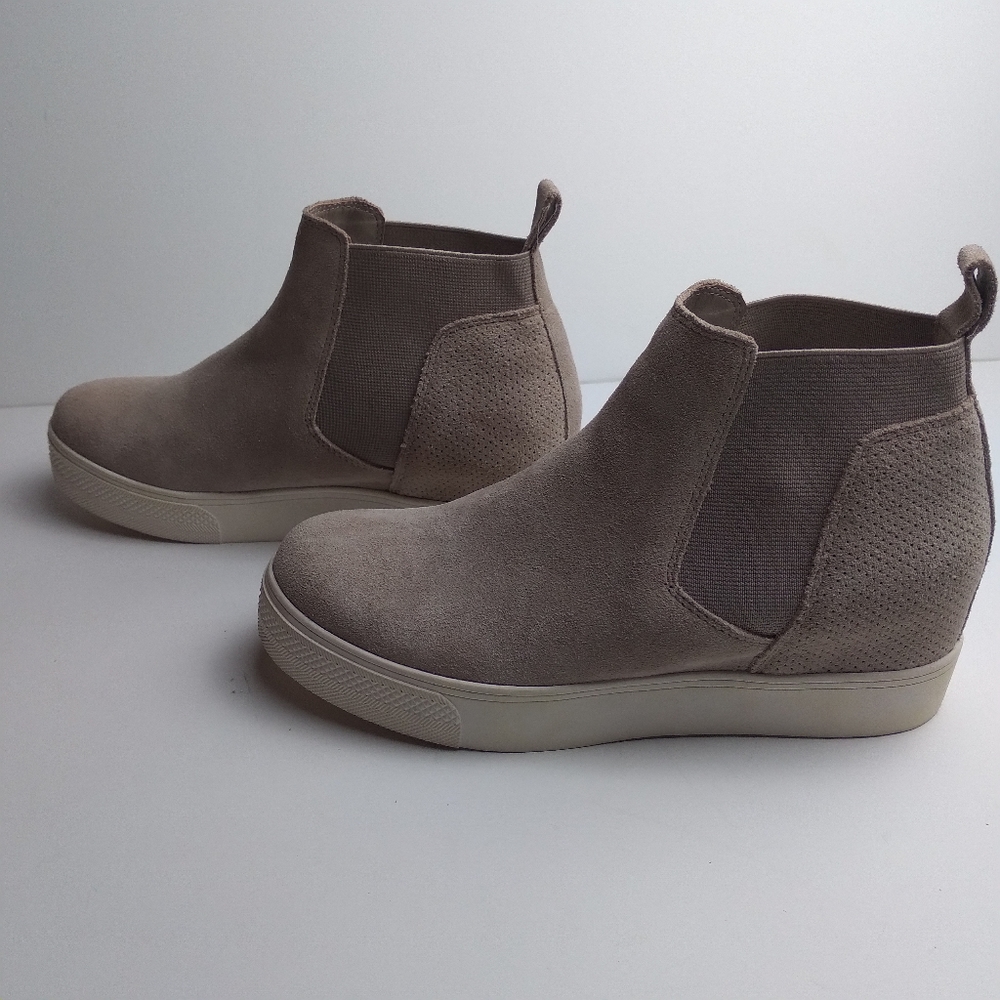 Dolce Vita suede taupe ankle boots size 8 5